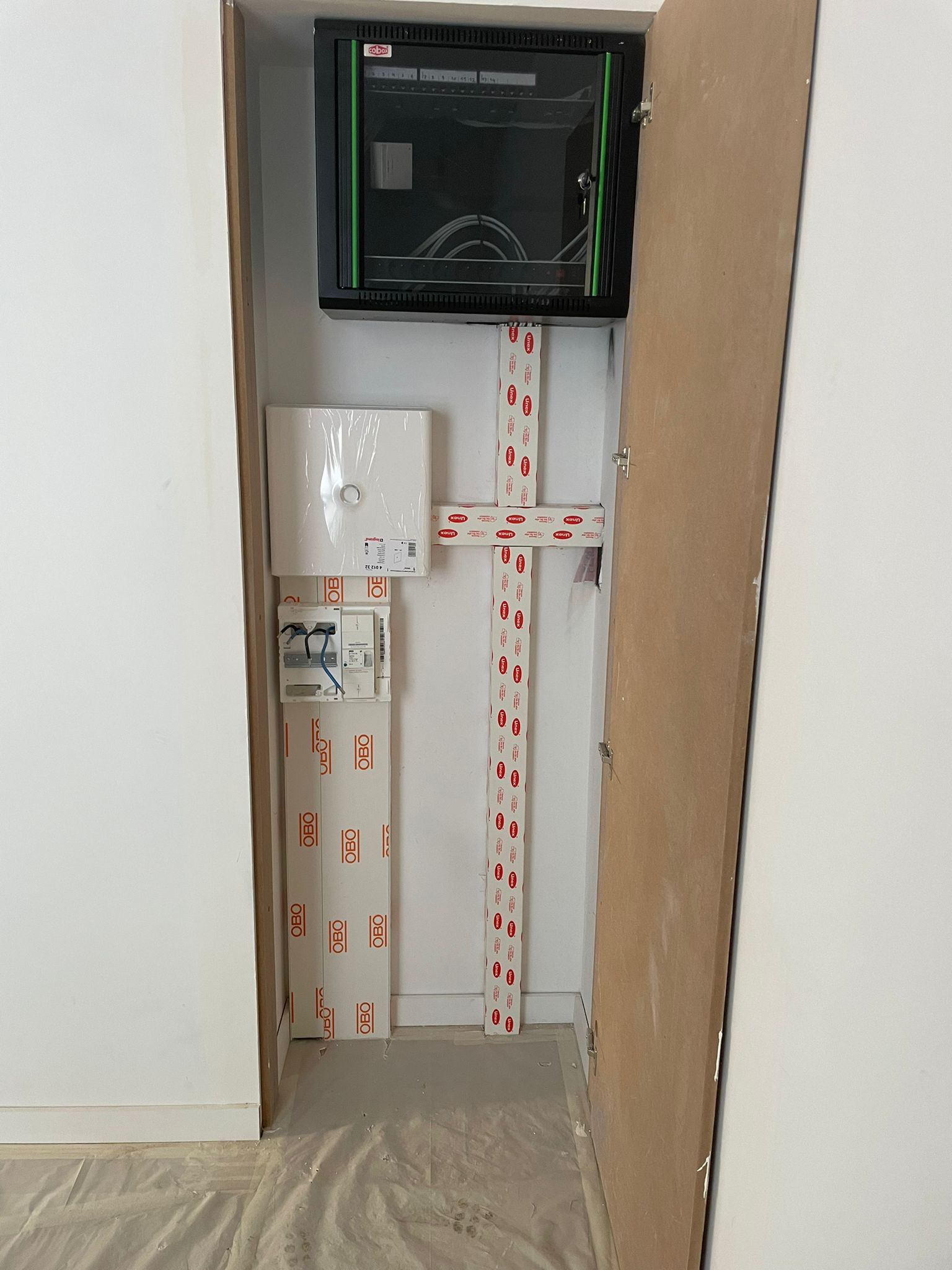 Baie informatique et tableau