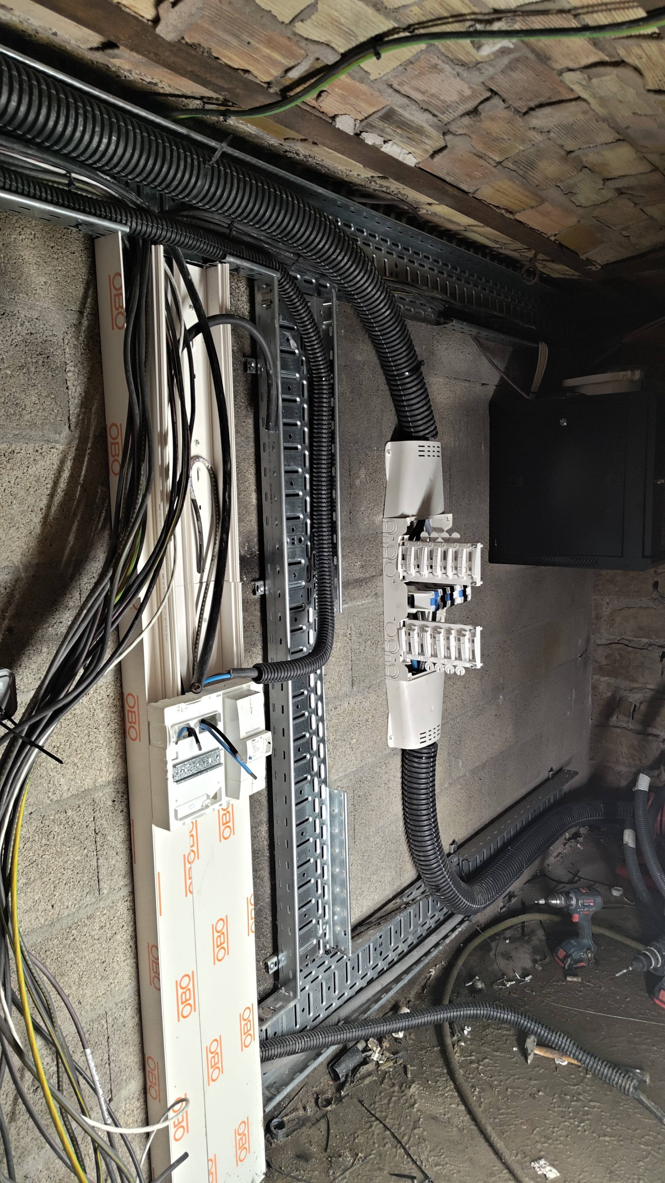 Chemin de cables et distribution